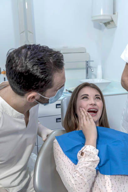 Best Cracked Tooth Emergency Dentist  in Candlewick Lake, IL